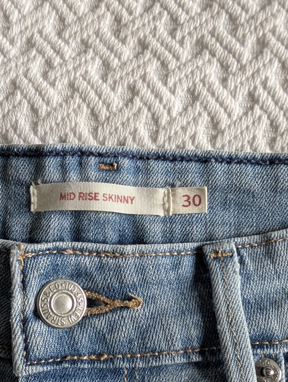 Levi's | Light Blue Mid Rise Skinny Jeans - Picture 2 of 6